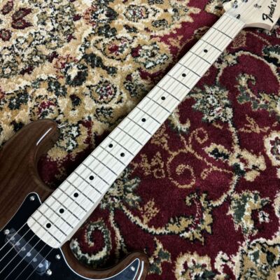 Fender FSR Japan Traditional 70s Stratocaster Walnut with gig bag