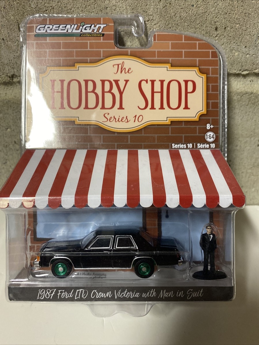 Greenlight Green Machine 1:64 Hobby Shop 1987 Ford LTD Crown