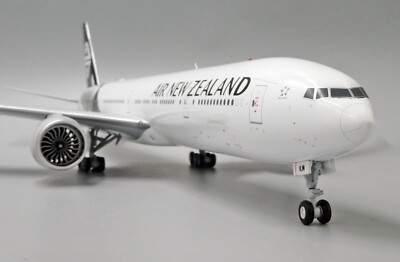 BOEING 777-300ER AIR NEW ZEALAND REG: ZK-OKM WITH STAND -JCWING