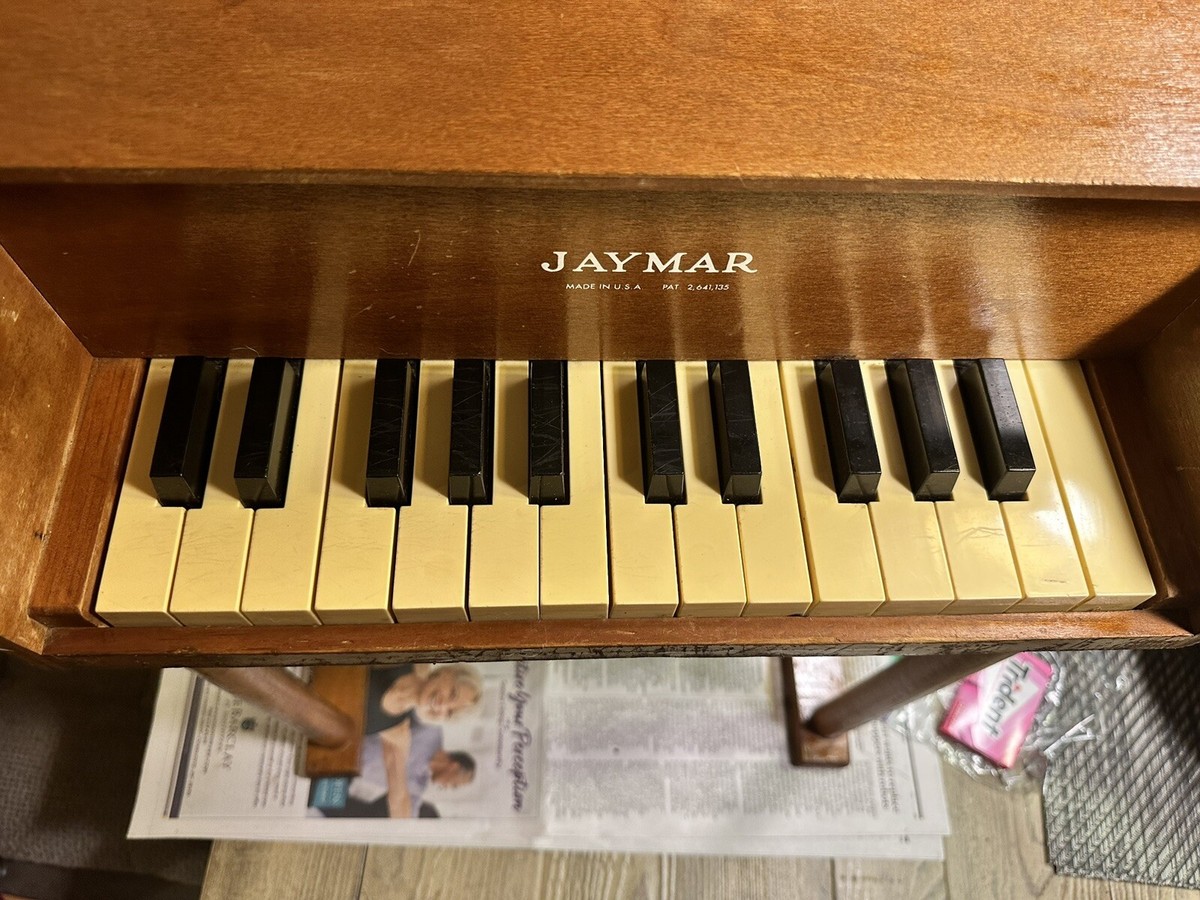 JAYMAR VINTAGE TOY PIANO 20