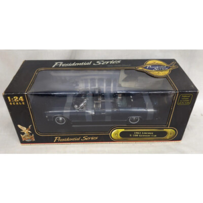 Road Signature 1/24 Presidential Series 1961 LINCOLN X-100 KENNEDY