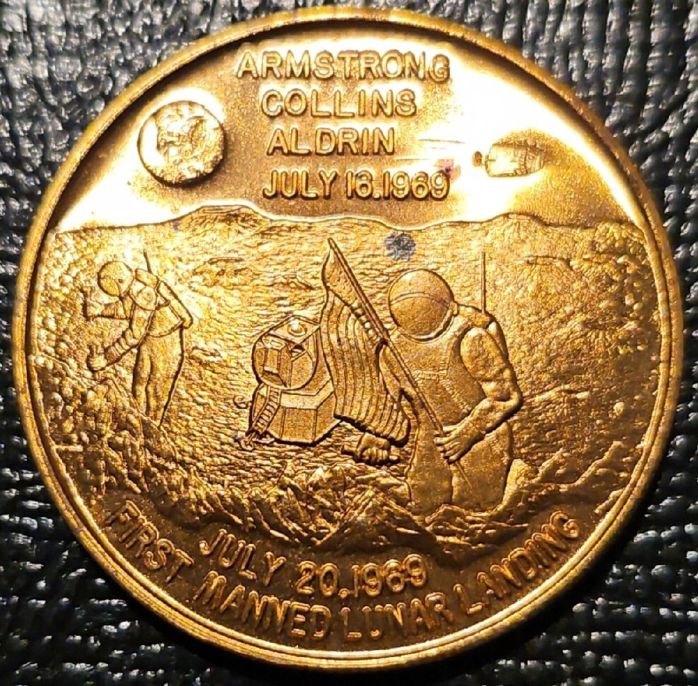 APOLLO XI FIRST MANNED LUNAR LANDING MEDAL COIN TOKEN APOLO 11