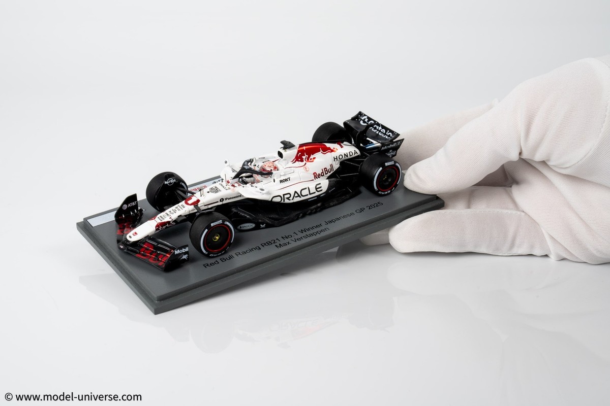 Spark - 1:43 Red Bull Racing RB21 No.1 Max Verstappen Winner
