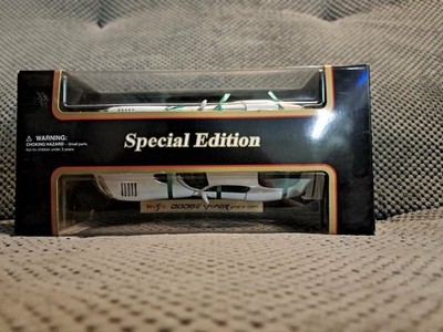 Maisto Dodge Viper GT2 Special Edition GTSR White With Blue