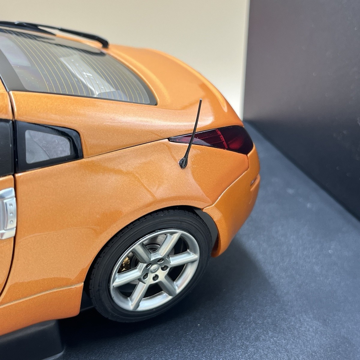 AUTOart 1/18 Nissan Fairlady Z 350Z Z33 2002 RH Drive Sunset