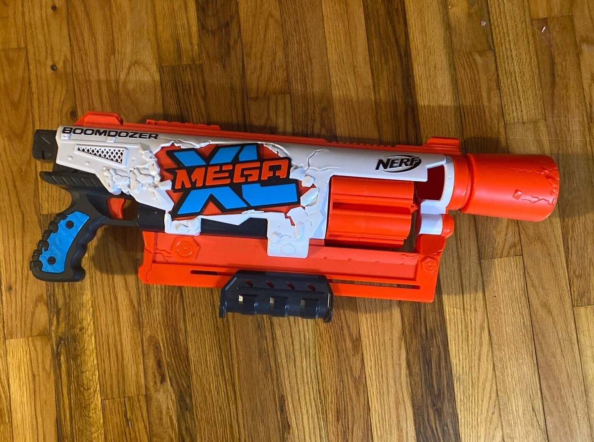 Nerf Mega XL Boom Dozer Blaster 6 Nerf Mega XL Whistler Darts for