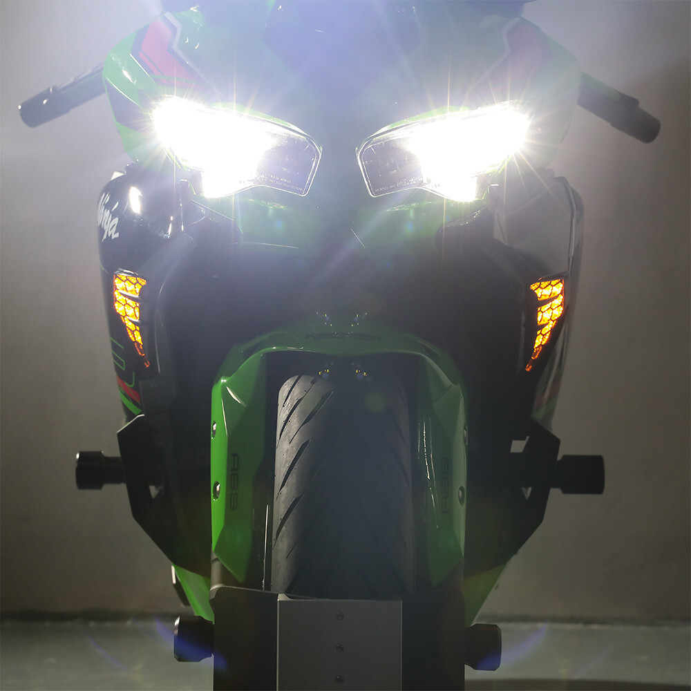 Front LED Turn Signal Light For KAWASAKI NINJA 650 EX650 ZX-25R ZX