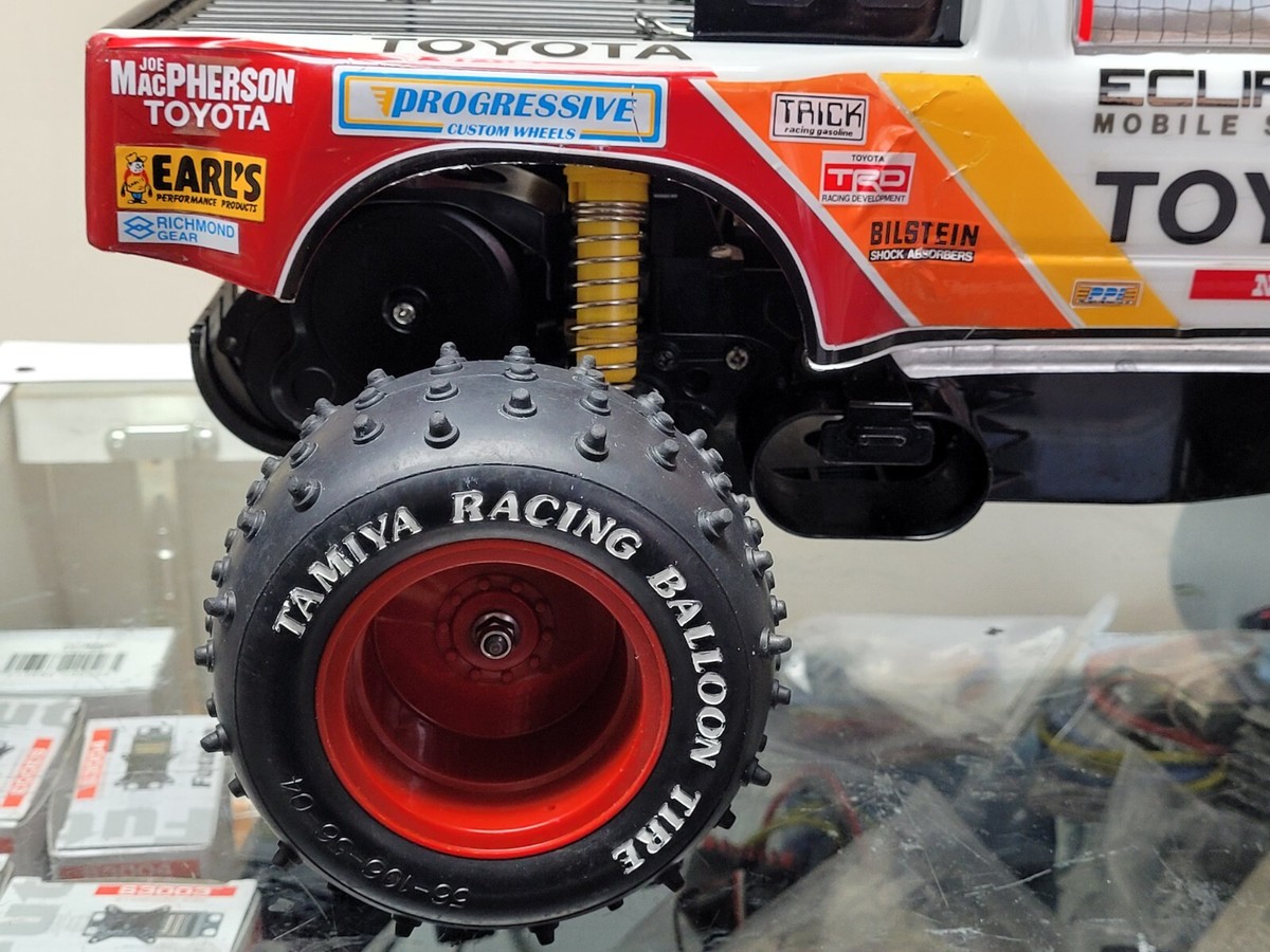 Vintage Tamiya 1/10 R/C Toyota Hilux Monster Road Racer 2WD with