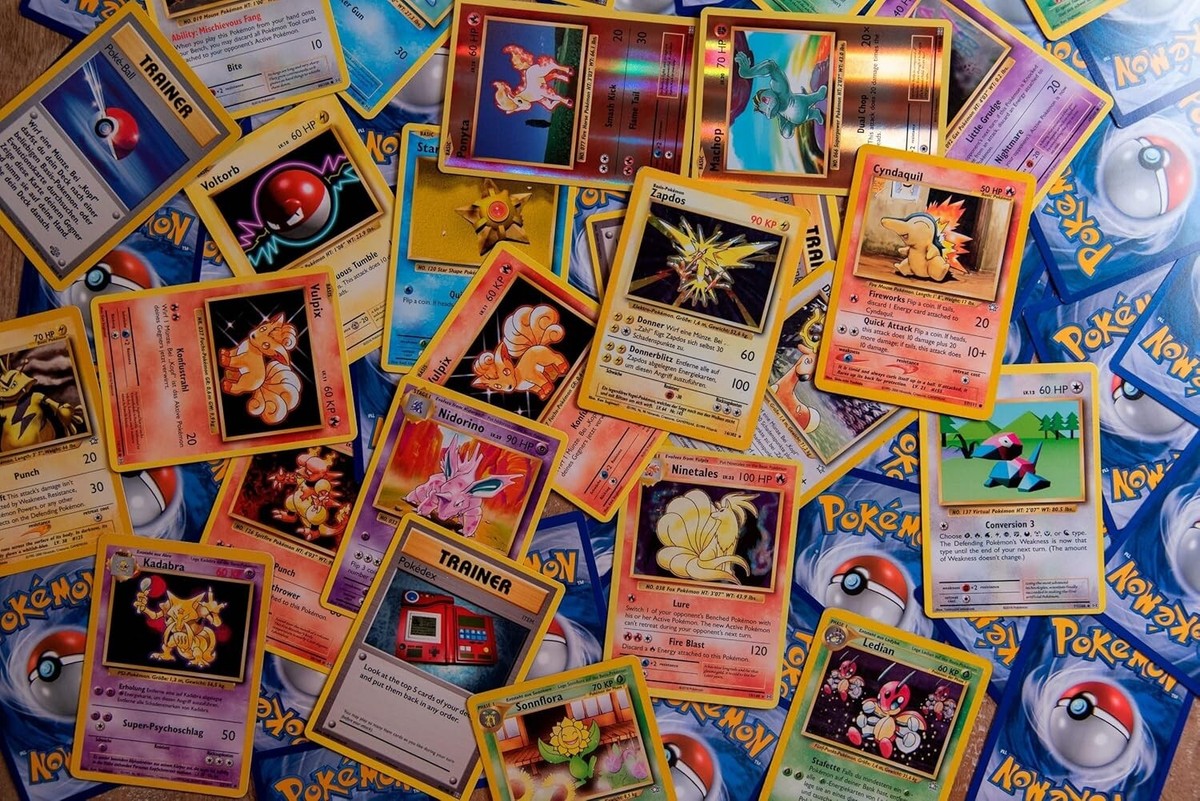 Pokemon TCG: 100 Assorted Card Lot with Foils & EX/V - Includes