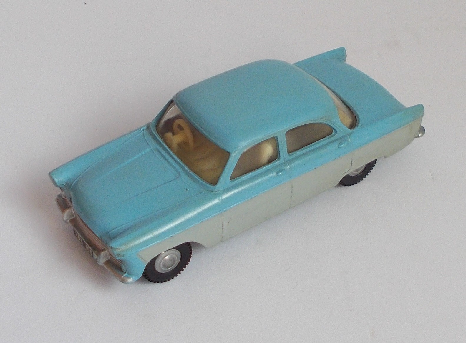Spot-On 100sl, Ford Zodiac (with lights) - Free Price Guide & Review
