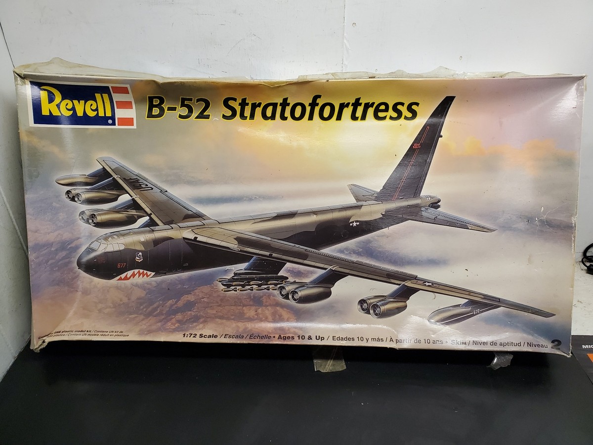 2004 Revell-Monogram B-52 Stratofortress 1:72 Scale Bomber Model
