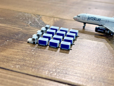 1:400 Model Airport Accessories - 16 Piece Baggage Cart & Tug Set