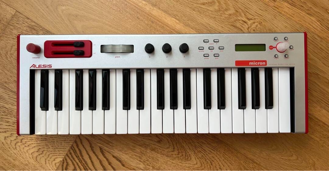Alesis Micron Anolog Modeling Keyboard Synthesizer Fully Working