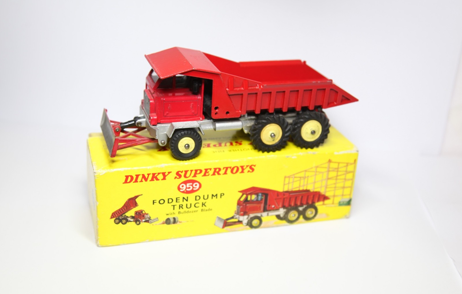 Dinky 959, Foden Dump Truck/Bulldozer - Free Price Guide & Review