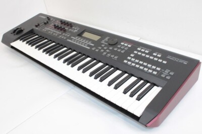 Yamaha MOXF6 61-Key Keyboard Synthesizer Black keyboard Music