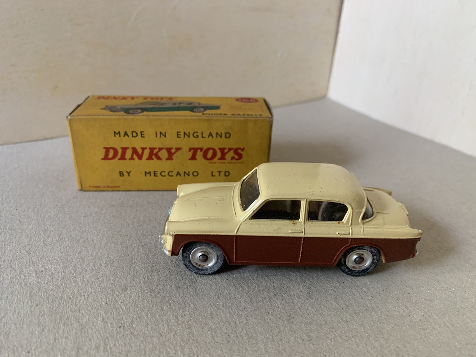 Dinky 168, Singer Gazelle - Free Price Guide & Review