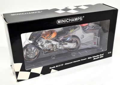 Minichamps 1/12 Honda RC211V Moto GP 2002 Valentino Rossi Signed