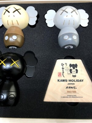 KAWS :HOLIDAY JAPAN ED1000 Japanese Traditional Crafts Kokeshi