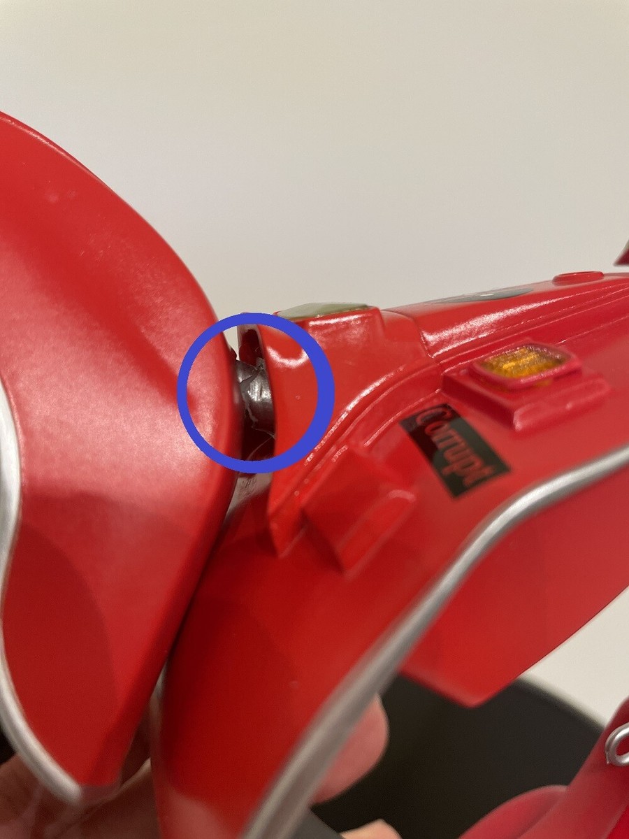 DEADPOOL on VESPA Gentle Giant 1/6 Statue with flaws. Read the ad