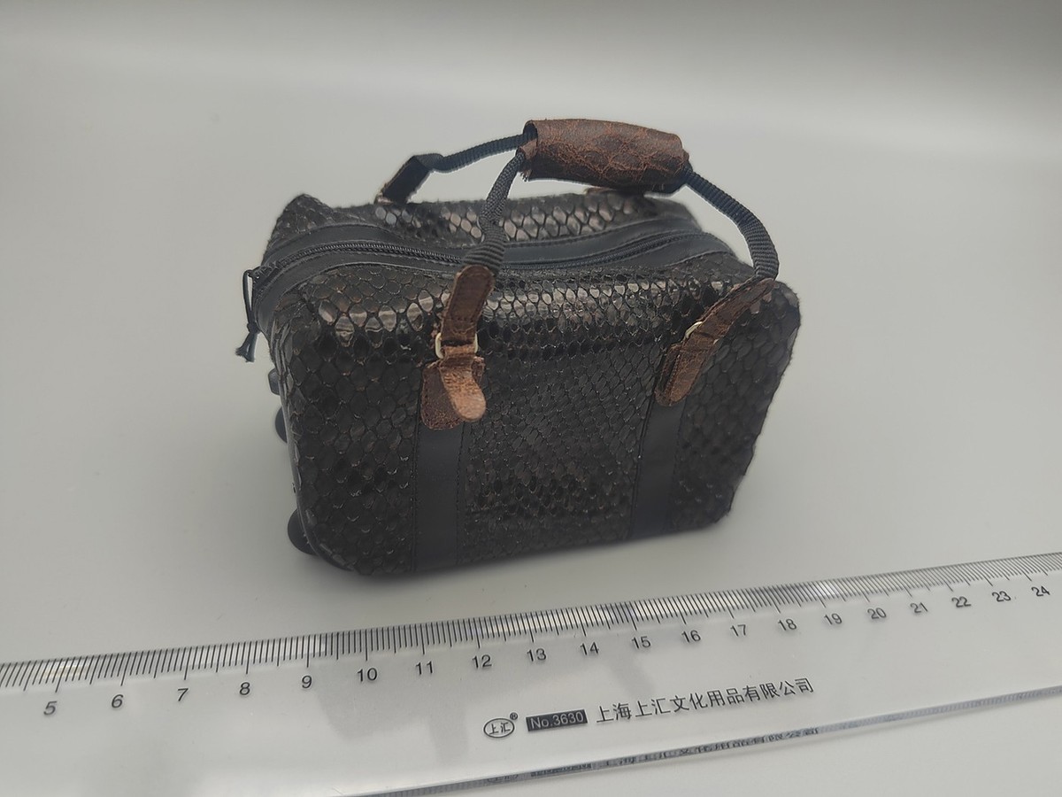 DAMTOYS DAM GK009 1/6 Gangsters Kingdom - Spade 7 Harry Travel Bag