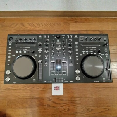 PIONEER DDJ-S1 DJ CONTROLLER Professional operability for Serato