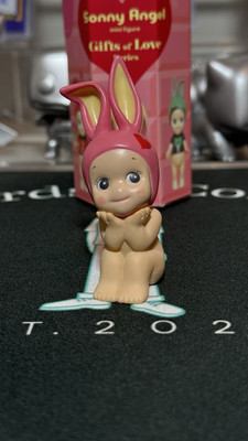 Authentic Sonny Angel Rare: Sitting Pink Rabbit Gifts Of Love