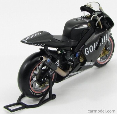 MINICHAMPS Yamaha YZR-M1 Pre-Season Test 2004 Rider Valentino