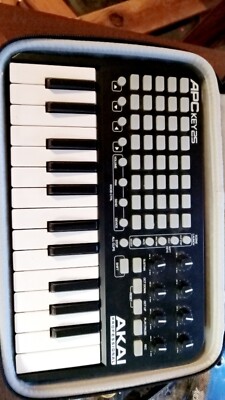 Akai Professional APC Key 25 MK2 25-Key 40-Pad Ableton MIDI