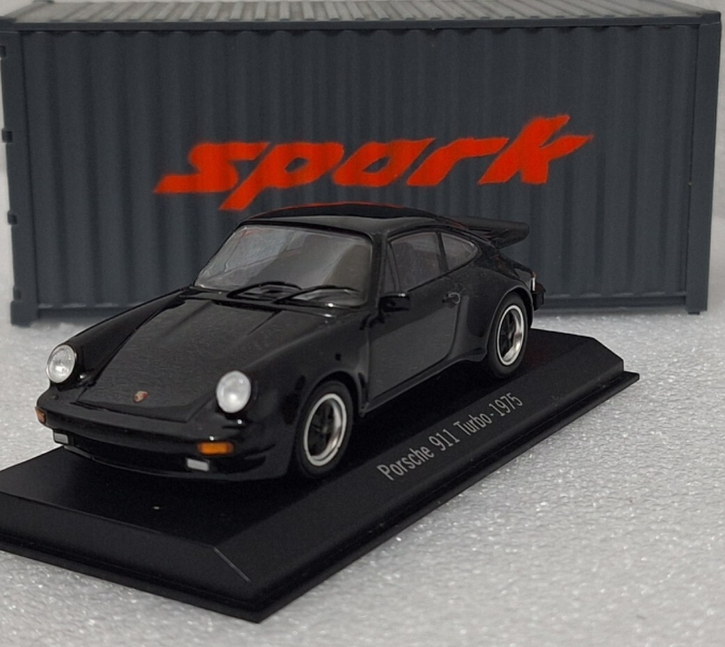 Porsche 911 (930) Turbo 1975 Black Box Container 1:43 Spark SDC004