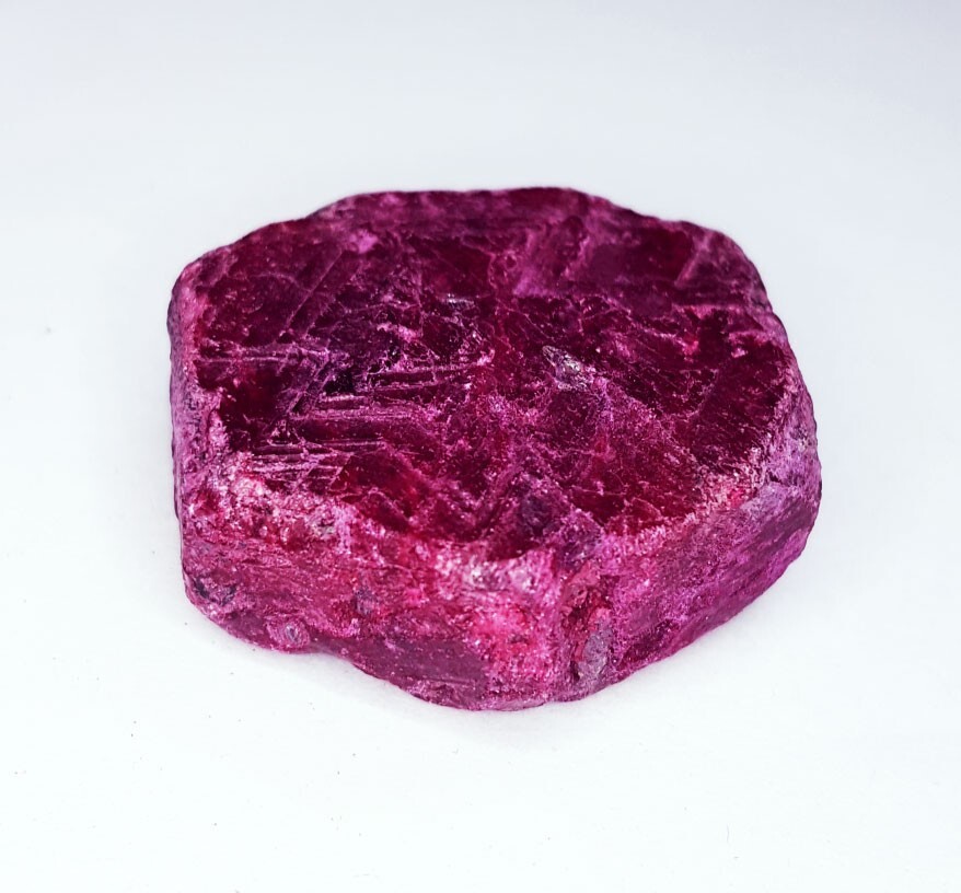 138.87 Ct Loose Gemstone Natural Red Ruby Corundum Uncut Rough