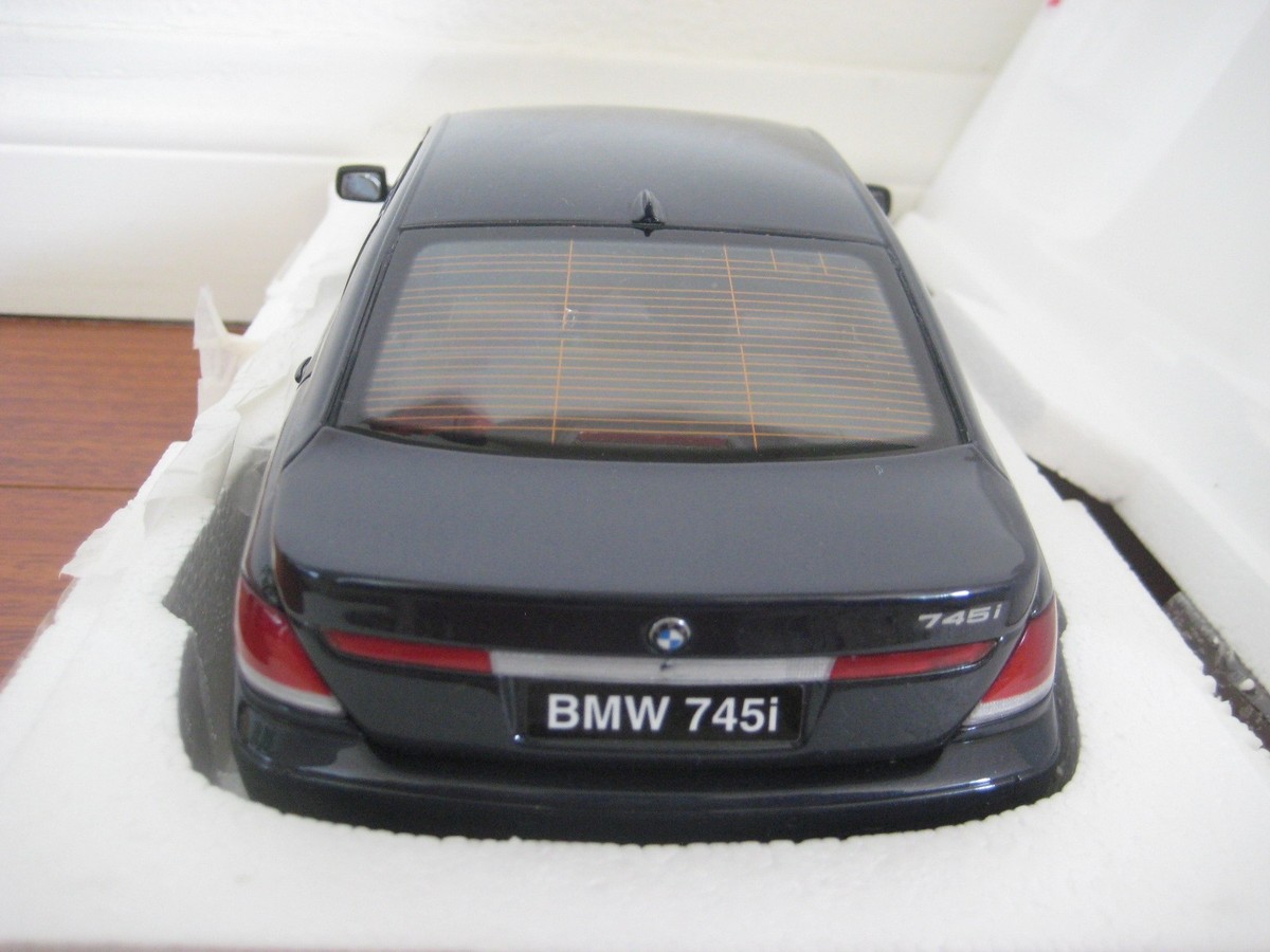 1:18 BMW Kyosho 745i (E65) Diecast Model Car- Dark Blue BRAND NEW