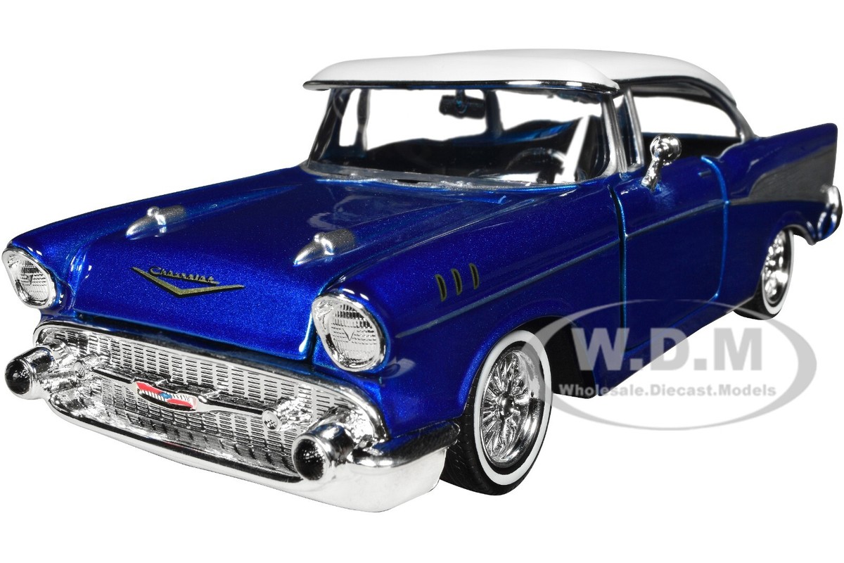 1957 CHEVROLET BEL AIR LOWRIDER CANDY BLUE 1/24 DIECAST MODEL