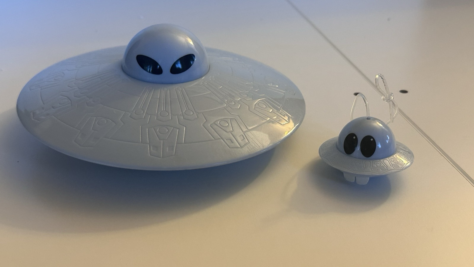 ディズニーカーズUFM未確認飛行メーター ママシップ＆メーターセット2