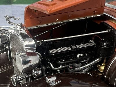 Danbury Mint 1932 Cadillac V16 Roadster Orange 1:24 Complete