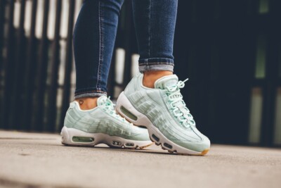 NIKE AIR MAX 95 WQS SATIN MINT GREEN WOMEN SIZE 8 NWOB *read