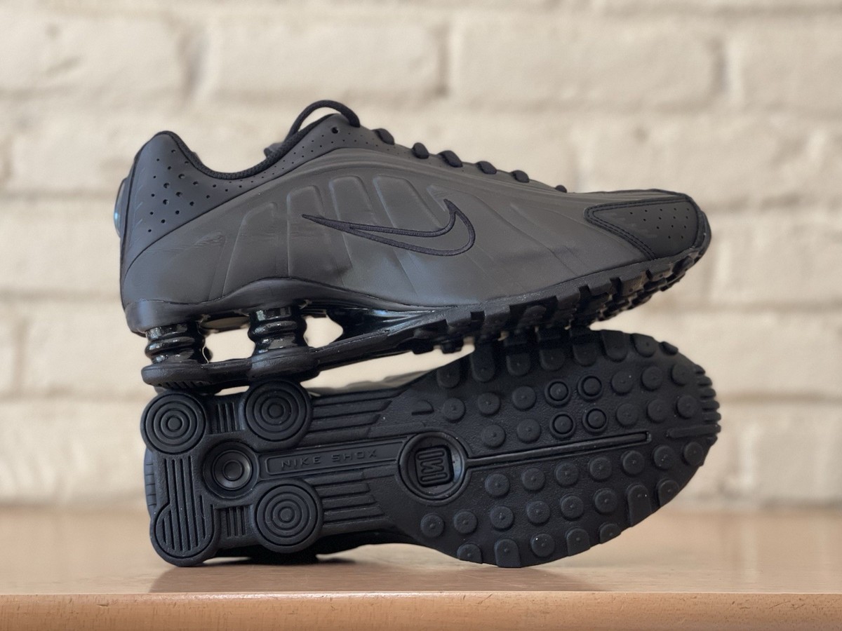 Nike Shox R4 GS Black CW2626-003 Youth Size 7Y Women 8.5 Running