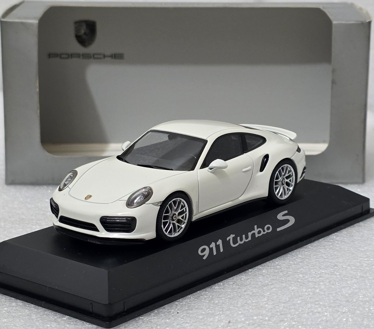 Porsche 911 (991.II) Turbo S 2016 White 1:43 Herpa WAP 020 136 0G