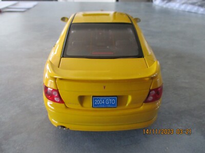 1:18 American Muscle ERTL 2004 Pontiac GTO Yellow Limited Edition