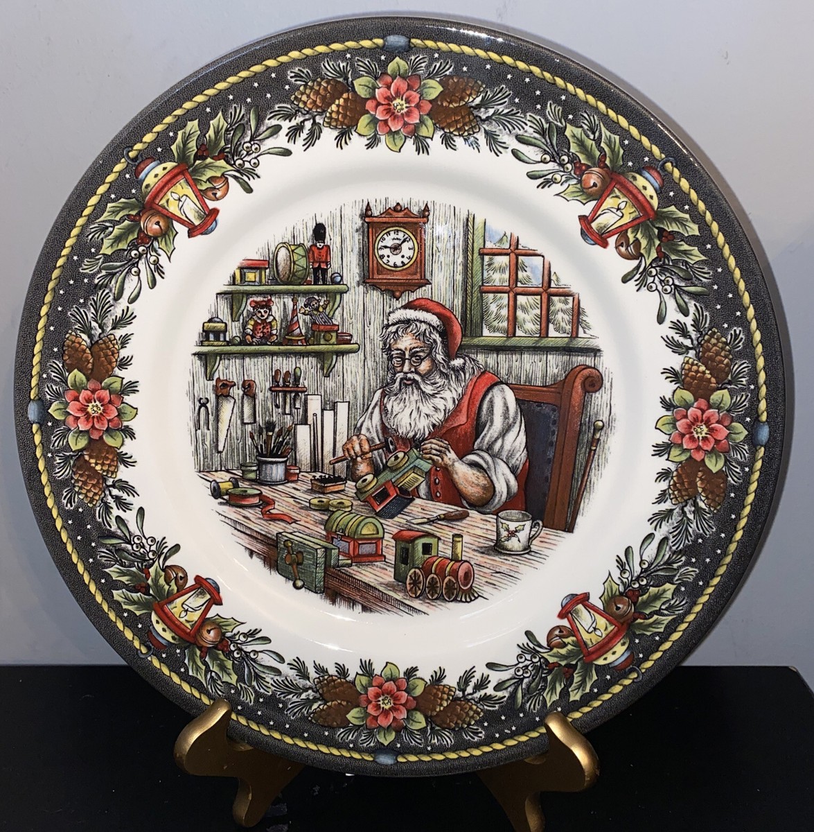 NEW ROYAL STAFFORD “SANTA'S WORKSHOP” CHRISTMAS Dinner PLATE 11
