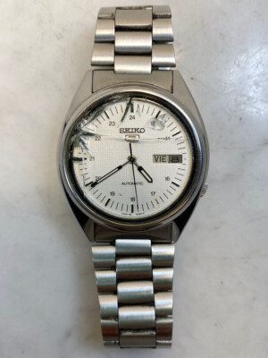 Vintage SEIKO 5 Automatic Men's Day Date Watch. 17 Jewels 7009