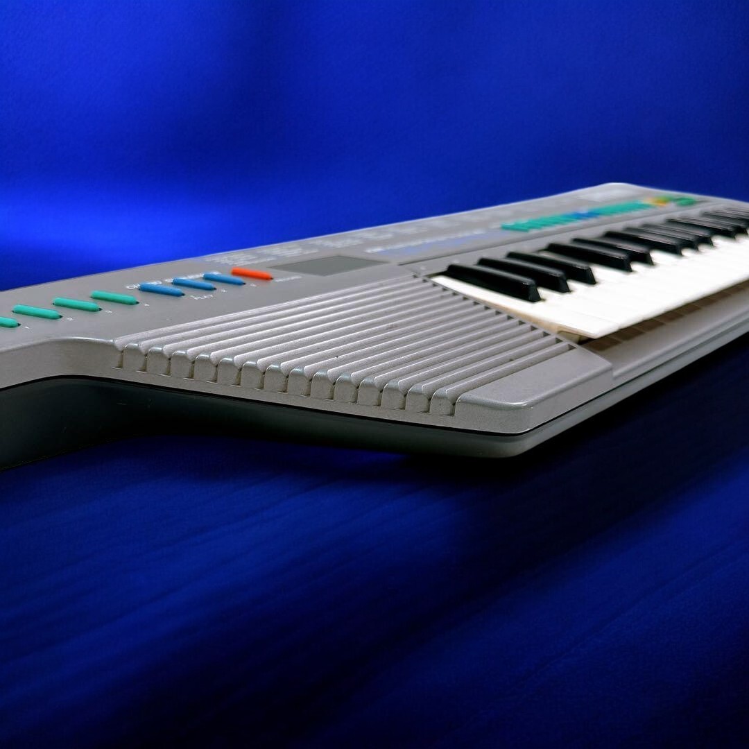 Yamaha SHS-10 Digital Shoulder Key MIDI Synthesizer Keytar