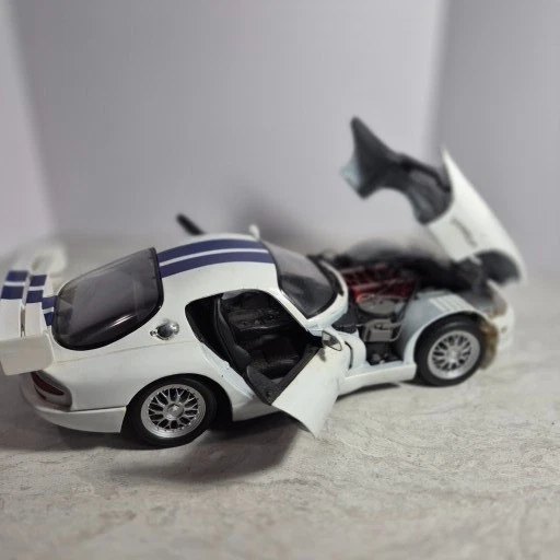 Maisto Dodge Viper RT/10 Contemporary Manufacture Diecast Cars