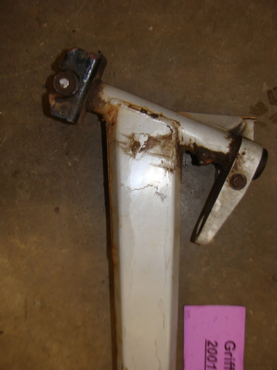 2001 SKI-DOO MXZ 800 ZX chassis left front trailing arm spindle