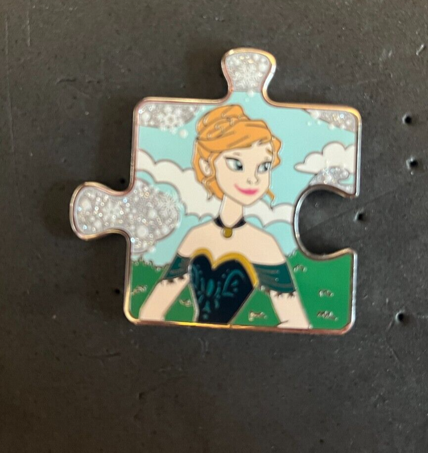 Disney DLR LE 500 Chaser Pin Puzzle Character Connection Frozen