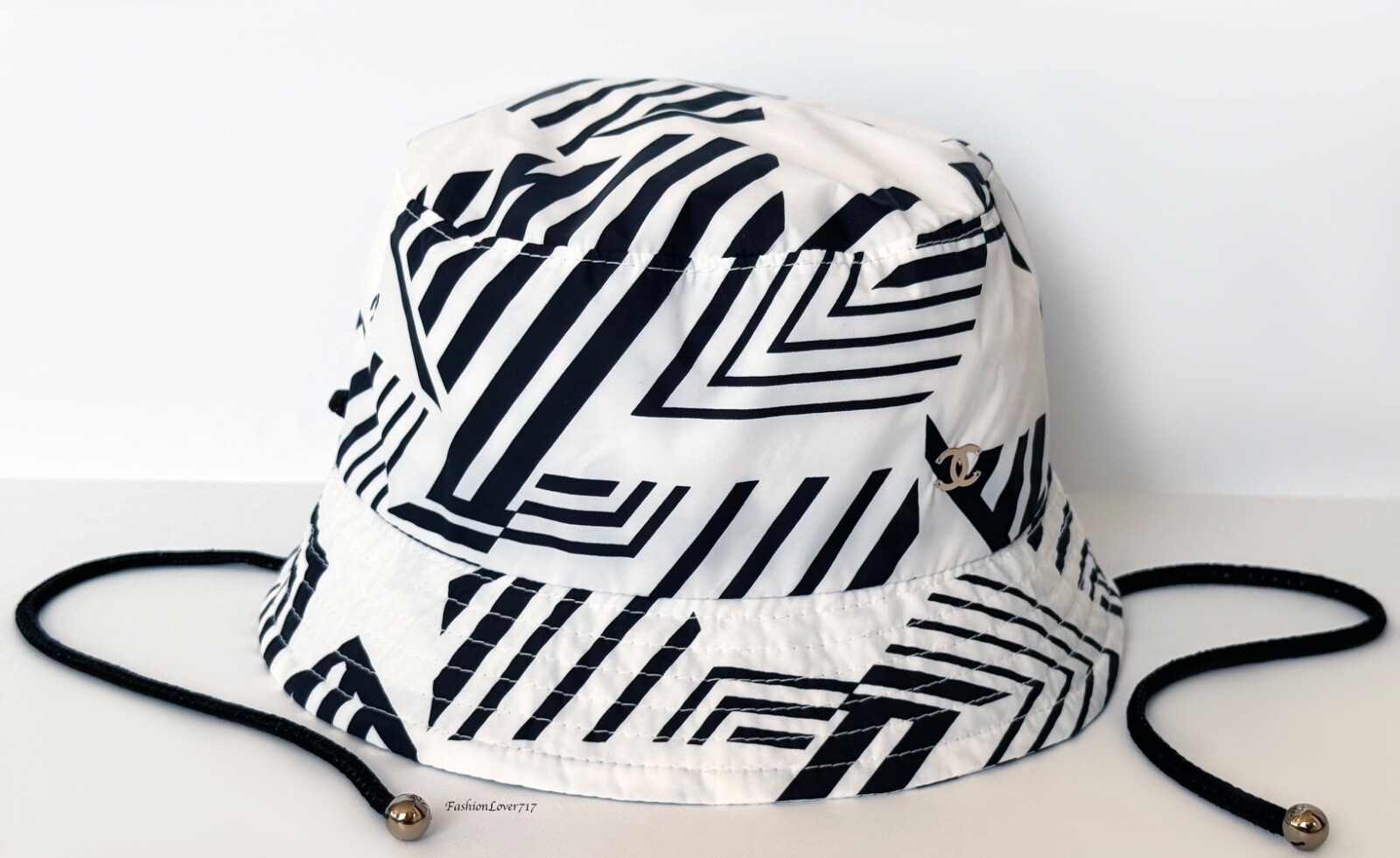 NWT 23M COCO BEACH CHANEL BLACK WHITE CC LOGO BUCKET CLOCHE HAT M