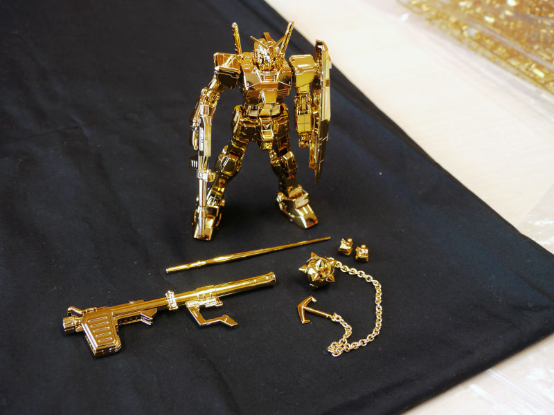 ガンダム30年の歴史が詰まった「ガンプラプレミアムBOX」ラメクリア