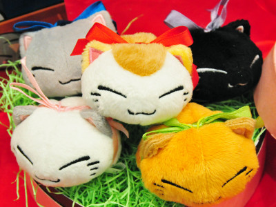 重なっていたりぎゅっと集まったりフワフワだったりする「ねむネコ