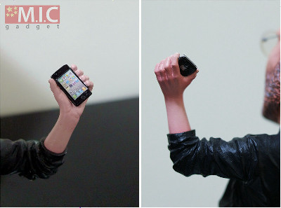 iPhoneを自慢げに紹介しているスティーブ・ジョブズのフィギュア