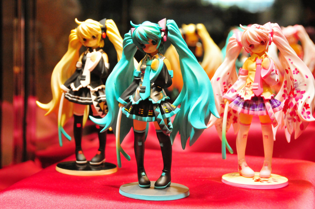 初音ミクを独自のロリータ風にアレンジ＆ゴスロリ風＆桜ロリミク2012