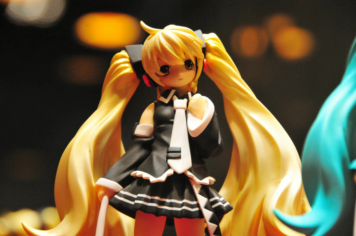 初音ミクを独自のロリータ風にアレンジ＆ゴスロリ風＆桜ロリミク2012